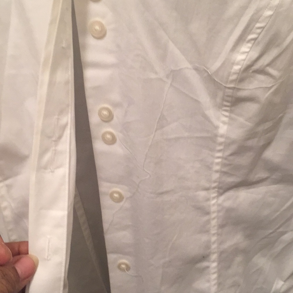 WHITE FITTED BRACELET LENGTH SLEEVE BUTT DOWN EUC - Picture 4 of 7
